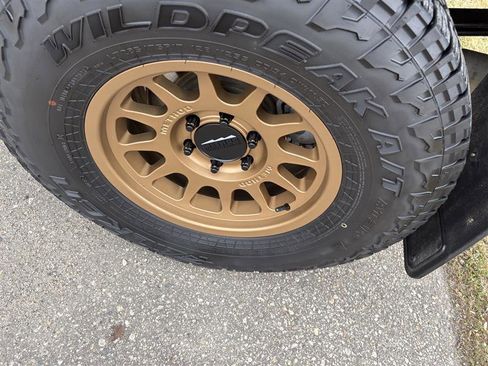 Used 2021 Chevrolet Silverado 1500 LT Trail Boss w/ Convenience Package II image 6