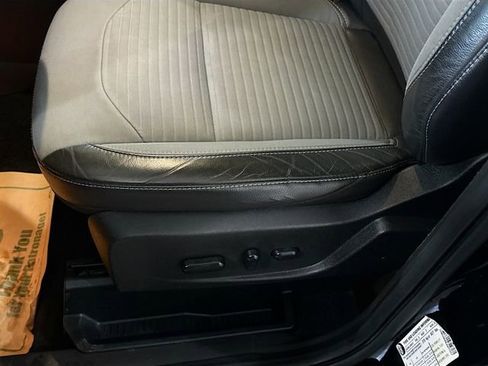 Used 2018 Ford Escape SE w/ SE Sport Appearance Package image 20