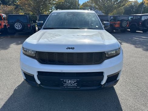 New 2025 Jeep Grand Cherokee L Limited w/ Black Appearance Package image 9