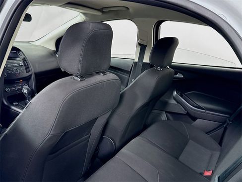 Used 2017 Ford Focus SE w/ Cold Weather Package image 26