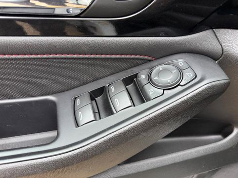 Used 2023 Chevrolet Traverse RS image 20