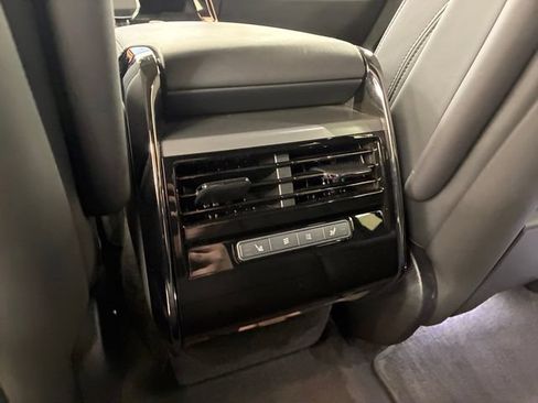 Used 2025 Land Rover Range Rover Sport SE AWD/4WD image 19