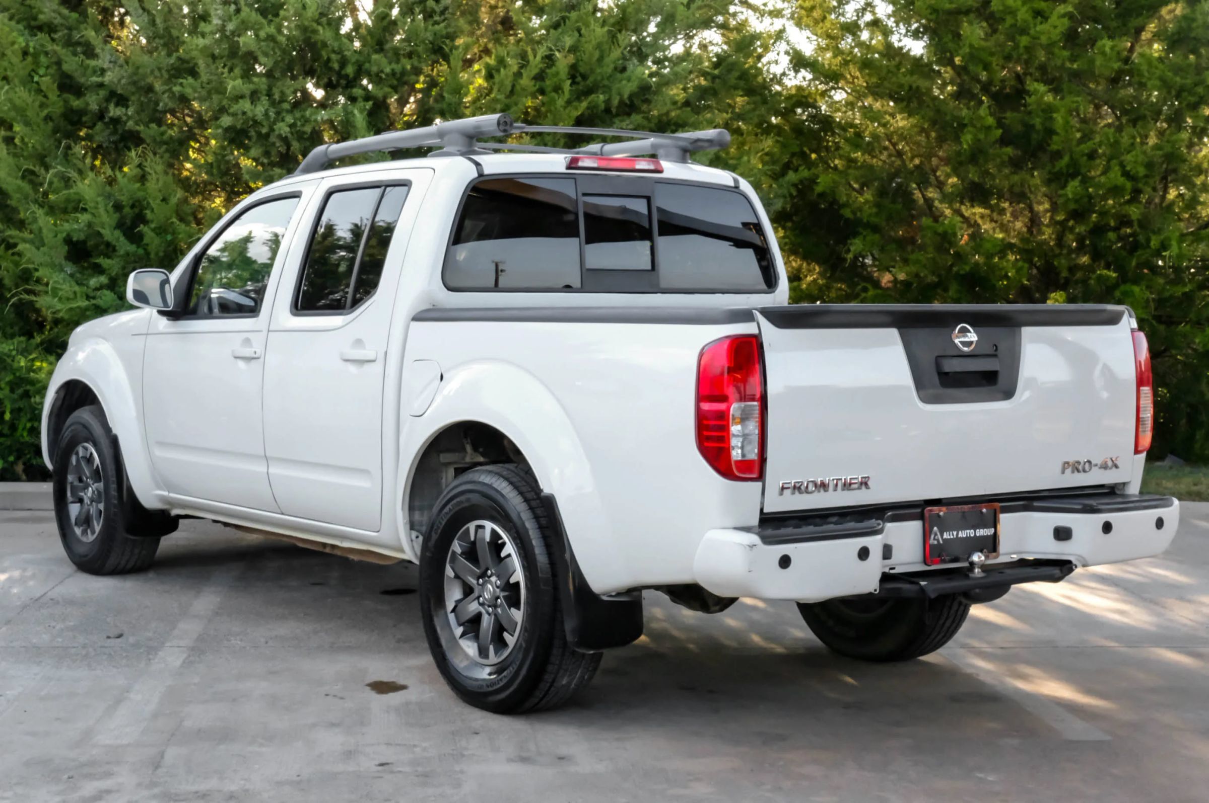 Used 2016 Nissan Frontier PRO-4X w/ Pro-4x Luxury Package AWD/4WD image 11