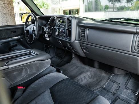 Used 2004 Chevrolet Avalanche 2WD image 11