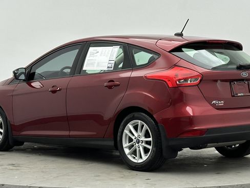 Used 2016 Ford Focus SE w/ SE Power Seat Package image 5