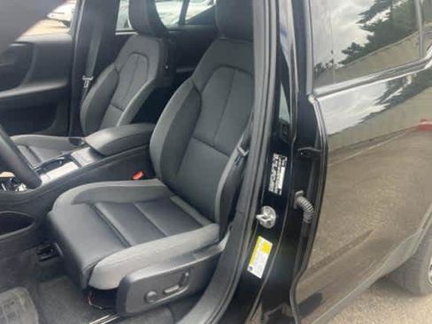 Used 2023 Volvo XC40 Recharge Ultimate w/ Protection Package Premier AWD/4WD image 2