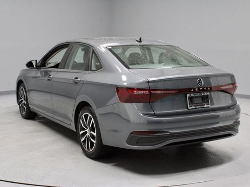 Used 2025 Volkswagen Jetta SE FWD image 8