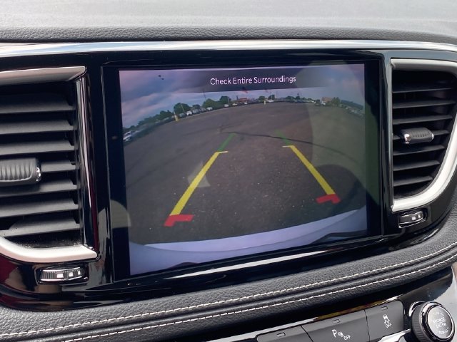 Used 2024 Chrysler Pacifica Limited FWD image 11