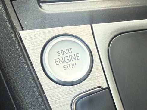 Used 2017 Volkswagen Golf SE w/ Driver Assistance Package FWD image 26