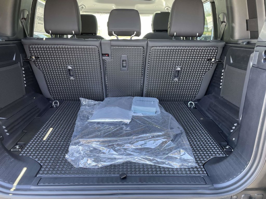 New 2026 Land Rover Defender 110 S AWD/4WD image 18