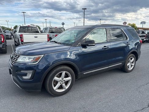 Used 2016 Ford Explorer XLT w/ Equipment Group 202A FWD image 2