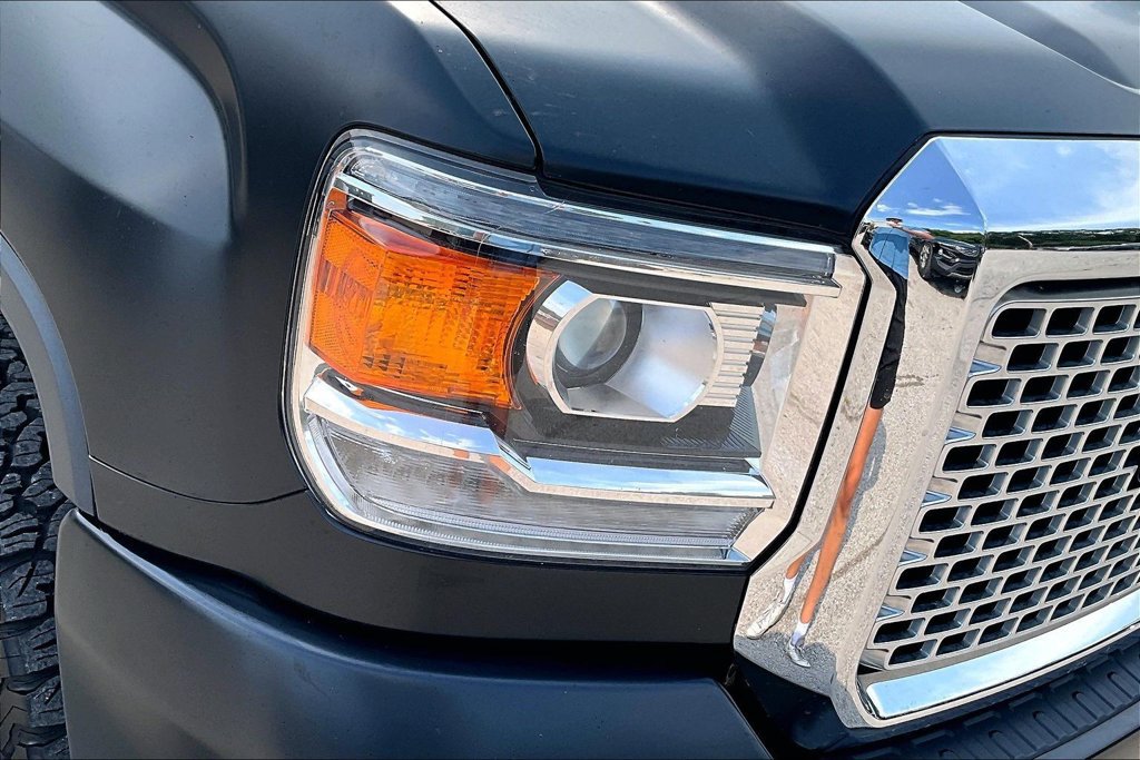 Used 2016 GMC Sierra 2500 Denali w/ Driver Alert Package AWD/4WD image 32