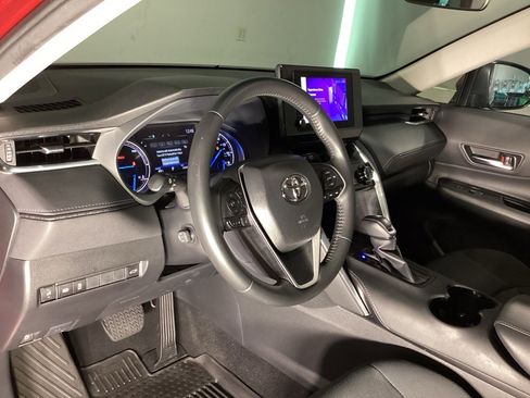 Certified 2023 Toyota Venza LE image 10