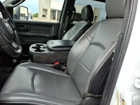 Used 2024 RAM 5500 Tradesman w/ Chrome Appearance Group AWD/4WD image 11
