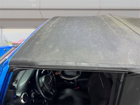 Used 2015 Jeep Wrangler Rubicon w/ Connectivity Group image 12