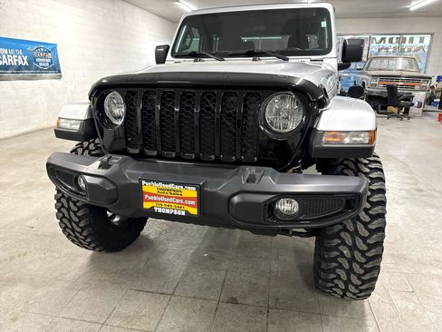 Used 2022 Jeep Gladiator Sport image 90