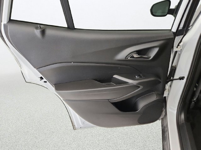 Used 2025 Chevrolet Trax LS w/ LS Convenience Package FWD image 23