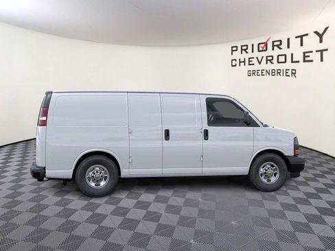 New 2025 Chevrolet Express 3500 w/ Driver Convenience Package image 5