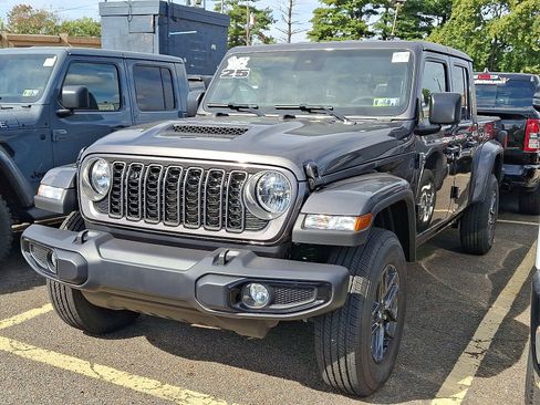 New 2025 Jeep Gladiator Sport image 3