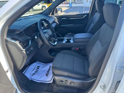 Used 2025 GMC Acadia Elevation image 10