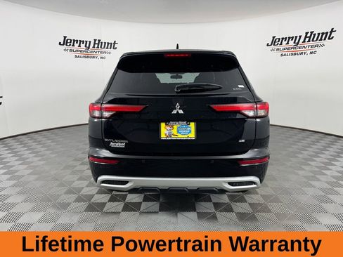 Used 2024 Mitsubishi Outlander SE image 9