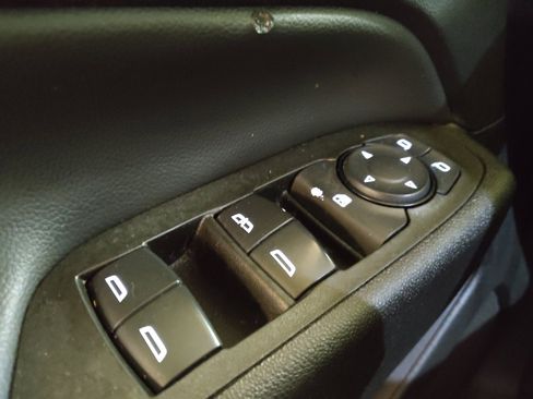 Used 2023 Chevrolet Equinox LT image 27