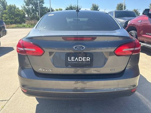 Used 2017 Ford Focus SE FWD image 5