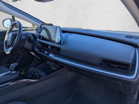 Used 2025 Toyota Prius LE image 24