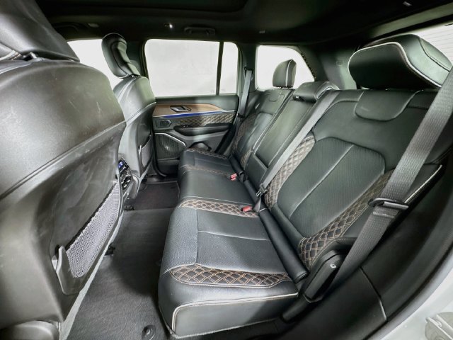 Used 2025 Jeep Grand Cherokee Summit w/ Obsidian Package AWD/4WD image 29