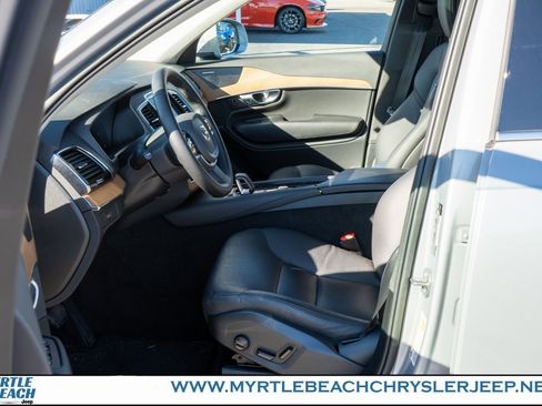 Used 2023 Volvo XC90 B6 Plus image 18