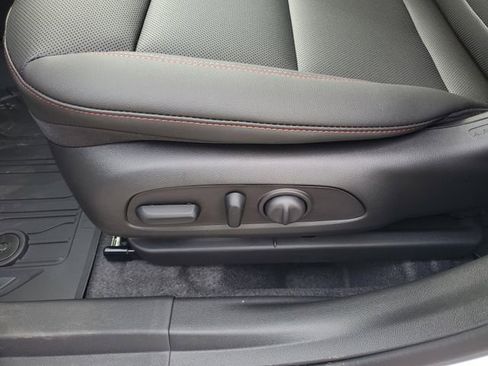 New 2026 Chevrolet Trax RS w/ Sunroof Package FWD image 18