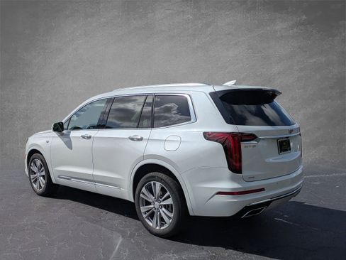 Certified 2023 Cadillac XT6 Premium Luxury image 4