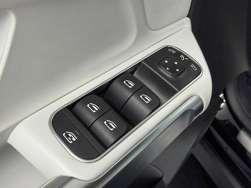 Used 2021 Mercedes-Benz GLB 250 image 21