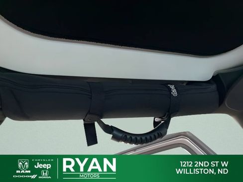 Used 2017 Jeep Wrangler Unlimited Sahara AWD/4WD image 29