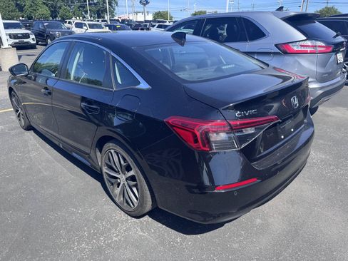 Used 2023 Honda Civic Touring image 6
