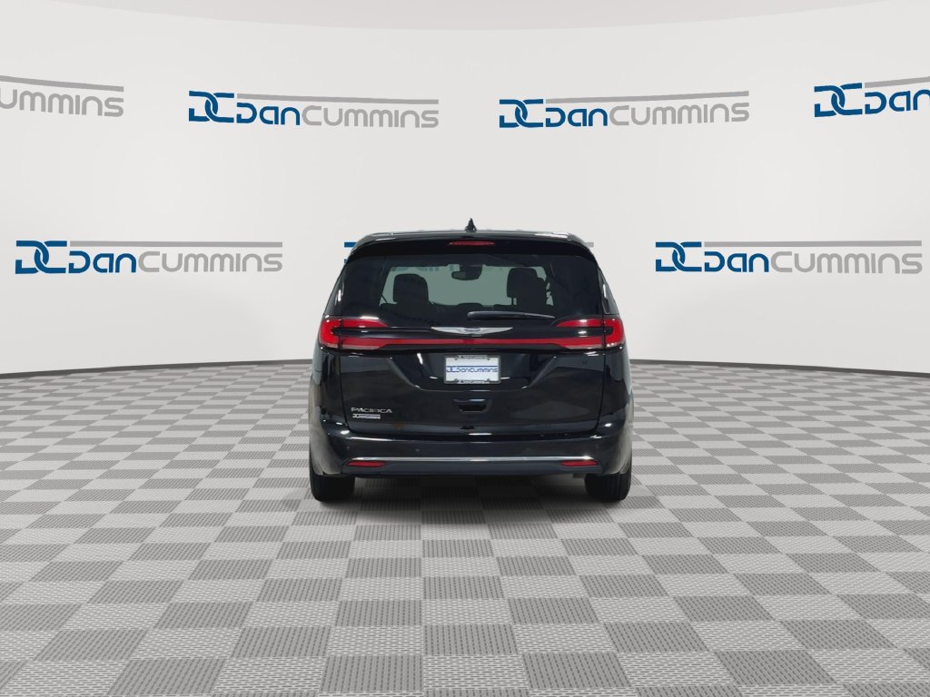 Used 2025 Chrysler Pacifica Select FWD image 7
