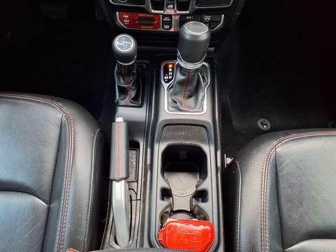Used 2020 Jeep Gladiator Rubicon AWD/4WD image 32