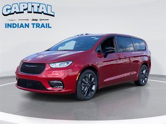 New 2026 Chrysler Pacifica Select video 1