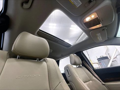 Used 2016 Dodge Durango Citadel w/ Premium Entertainment Group image 17