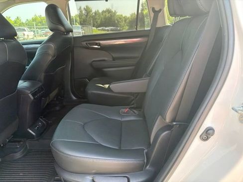 Used 2021 Toyota Highlander Limited AWD/4WD image 9