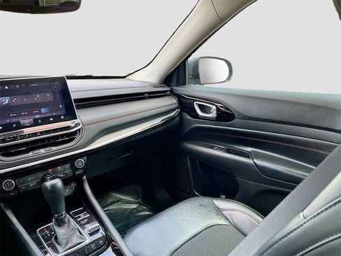 Used 2022 Jeep Compass Trailhawk image 21