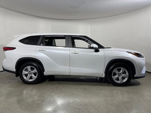 Certified 2023 Toyota Highlander LE image 2