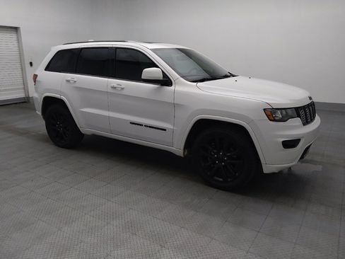 Used 2019 Jeep Grand Cherokee Altitude RWD image 11