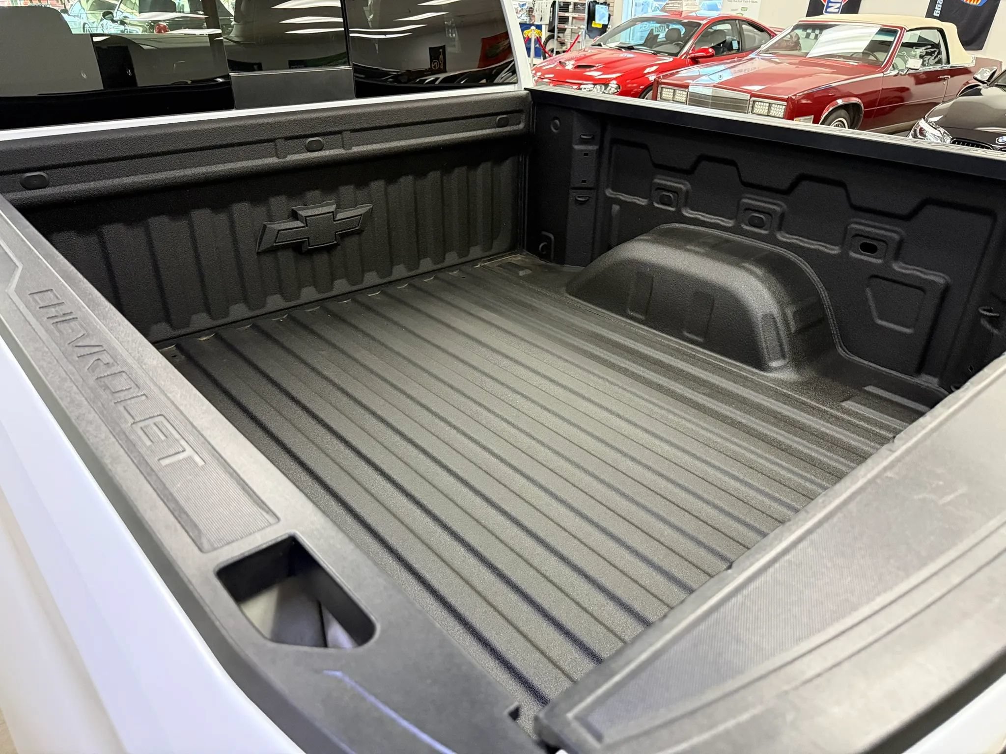 Used 2023 Chevrolet Silverado 1500 LT AWD/4WD image 8