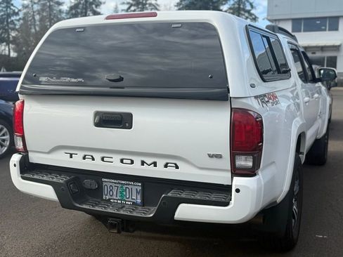 Used 2018 Toyota Tacoma TRD Sport image 5