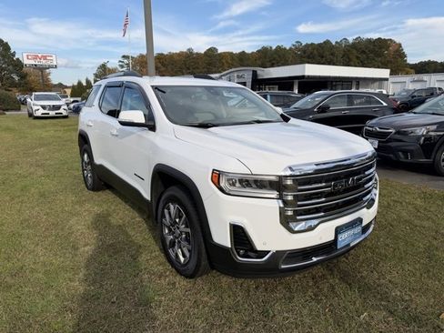 Certified 2023 GMC Acadia SLT image 3