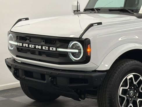 Used 2023 Ford Bronco Outer Banks AWD/4WD image 2