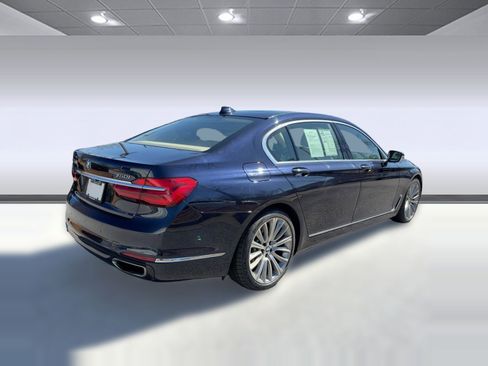 Used 2016 BMW 750i image 9