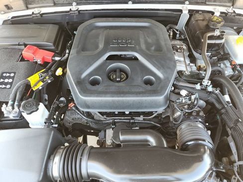 Used 2023 Jeep Wrangler Unlimited Sahara AWD/4WD image 26