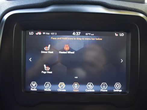 Used 2018 Jeep Renegade Latitude w/ Cold Weather Group image 19